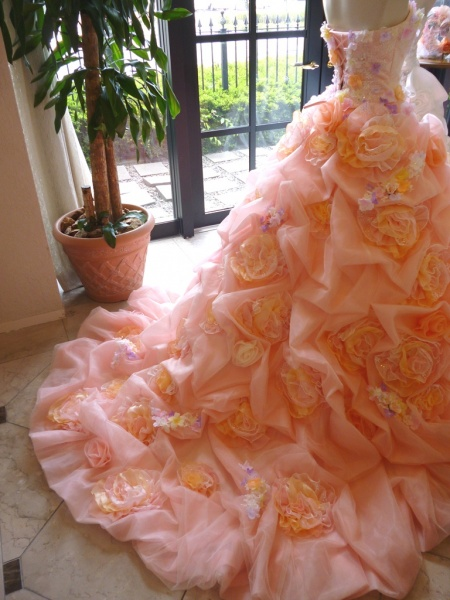 レインボーに輝くドレスを身にまとい幸せになる魔法 スタッフブログ 山形県鶴岡市の結婚式場 ベルナール鶴岡